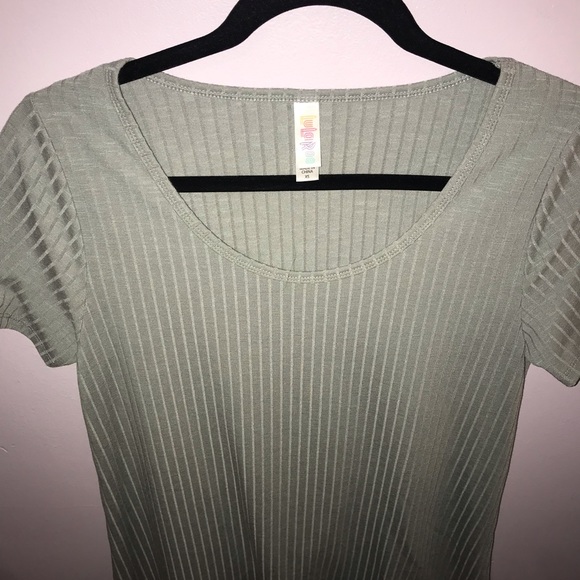 Lularoe Grey Ribbed Tee - Picture 2 of 3